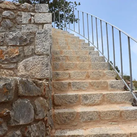 Nyaraló Aris-apea *